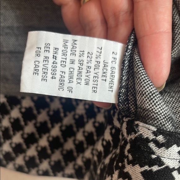 R & M Richards Black and White Cropped Blazer - Picture 9 of 10